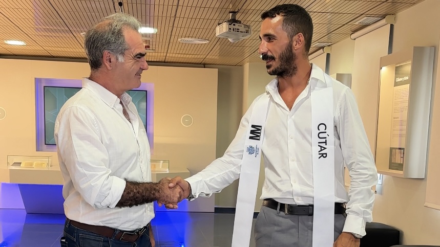 Francisco Javier Ruiz Alcalde Ayuntamiento Cutar Recepcion Miss Mister Cutar 2025 Yelyzaveta Nat Zherdeva Adrian Lozano Miss Mister Provincia de Malaga 2025 en Coin 3