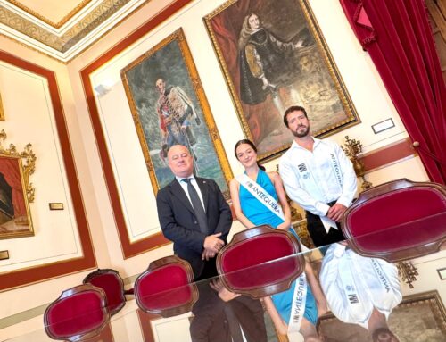 Miss Mister Antequera 2025 recibidos por su Alcalde, Manolo Barón