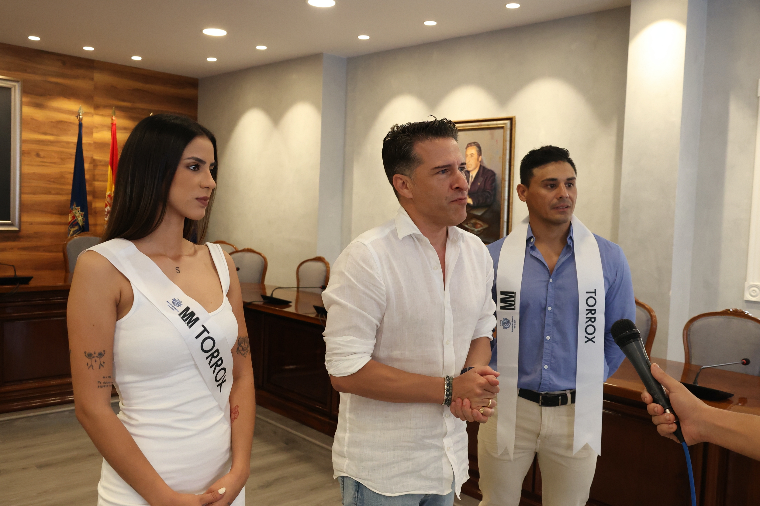 Oscar Medina Alcalde Ayuntamiento Torrox Recepcion Miss Mister Torrox 2025 Sofia Nieto Ivan Gonzalez Miss Mister Provincia de Malaga 2025 en Coin 7
